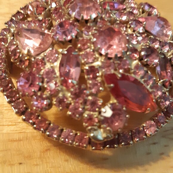 1960s Weiss Pink Rhinestone 2 Inch Circular Domed Vintage Brooch - Picture 16 of 16